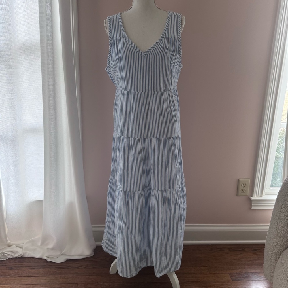 Quince 100% Organic Cotton Gauze Tiered Maxi
Dress Blue White Seersucker Size S - Picture 2 of 7